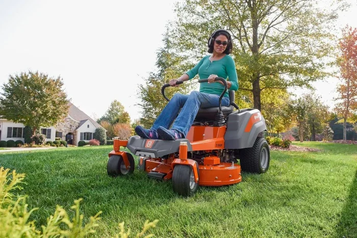 Husqvarna Z242F tondeuse à rayon de braquage zéro 724 cm³
