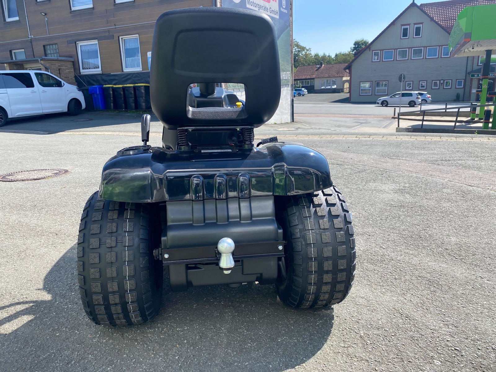 Tracteur tondeuse Black Edition PRO 228/108 Twin HS avec pack hiver 120 Plus