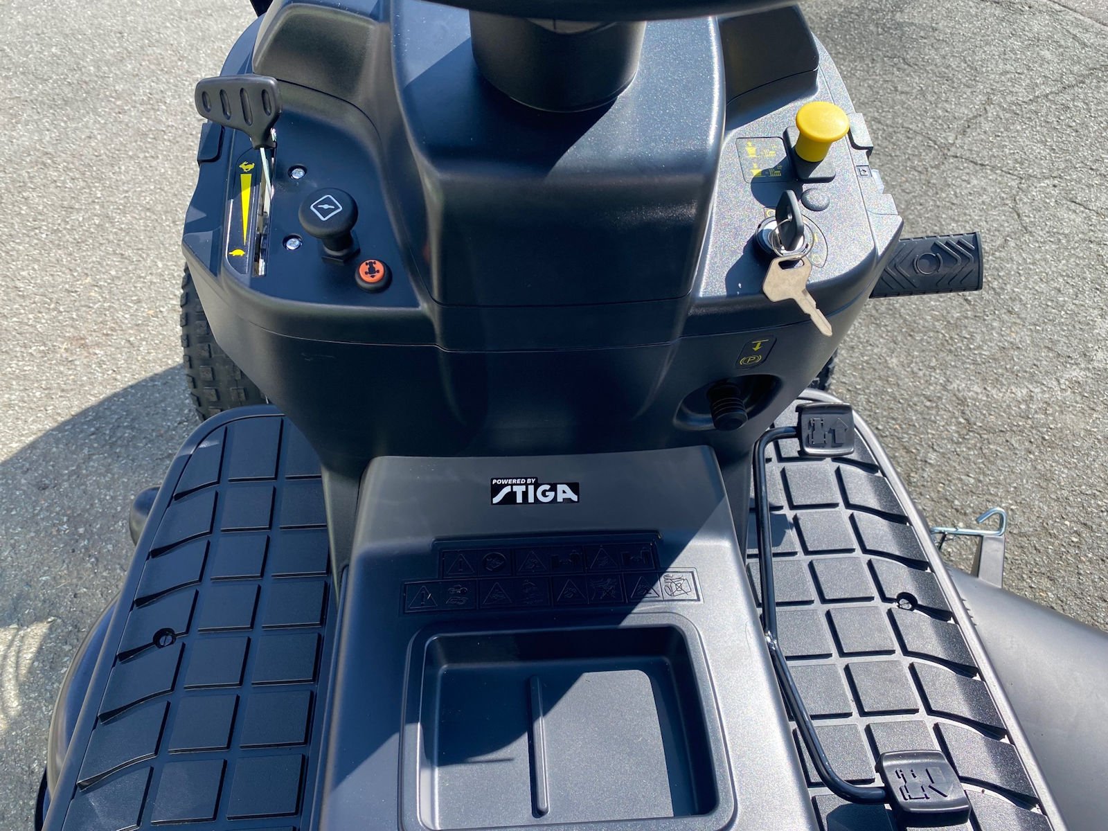 Tracteur tondeuse Black Edition PRO 228/108 Twin HS avec pack hiver 120 Plus