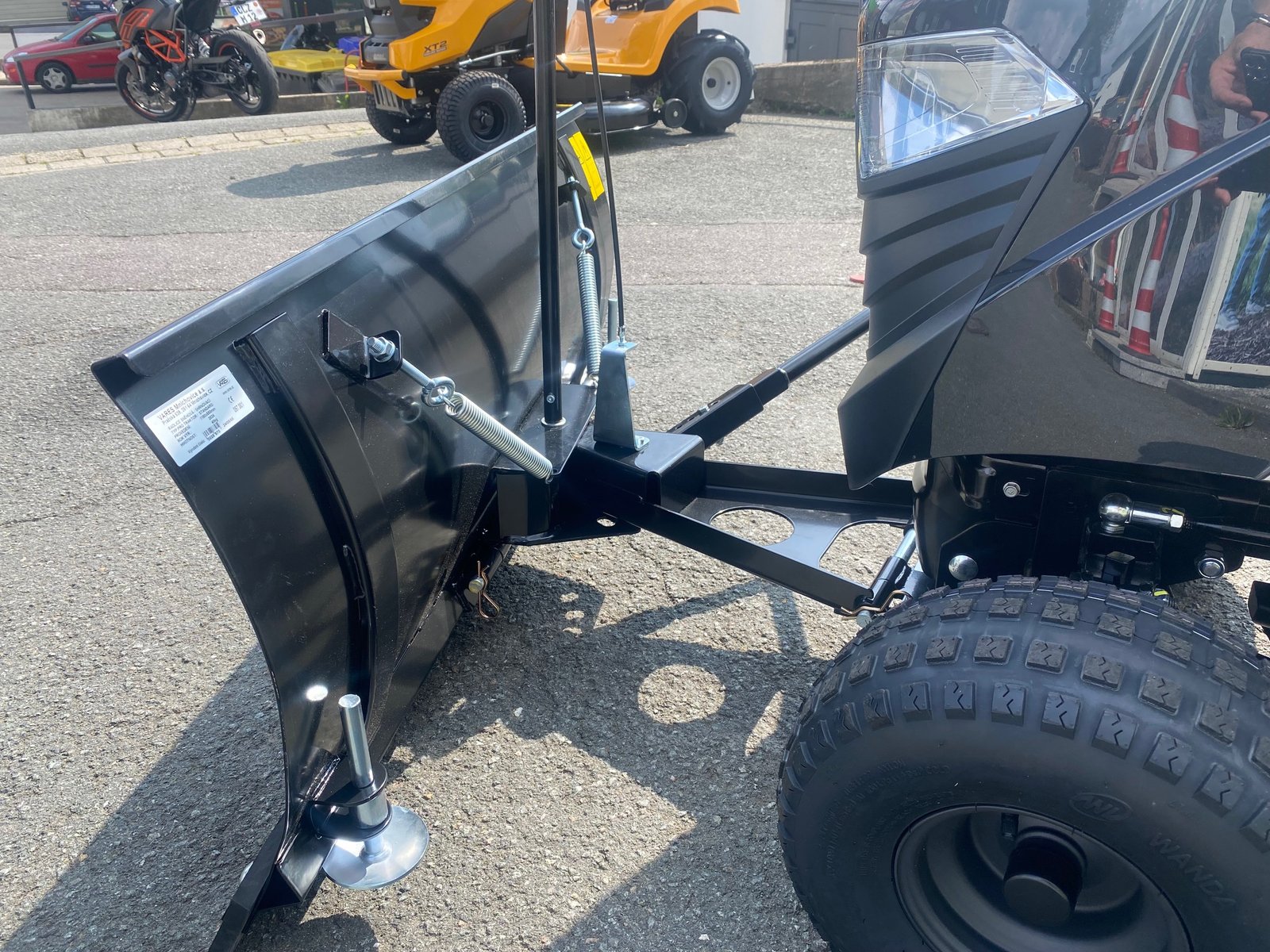 Tracteur tondeuse Black Edition PRO 228/108 Twin HS avec pack hiver 120 Plus