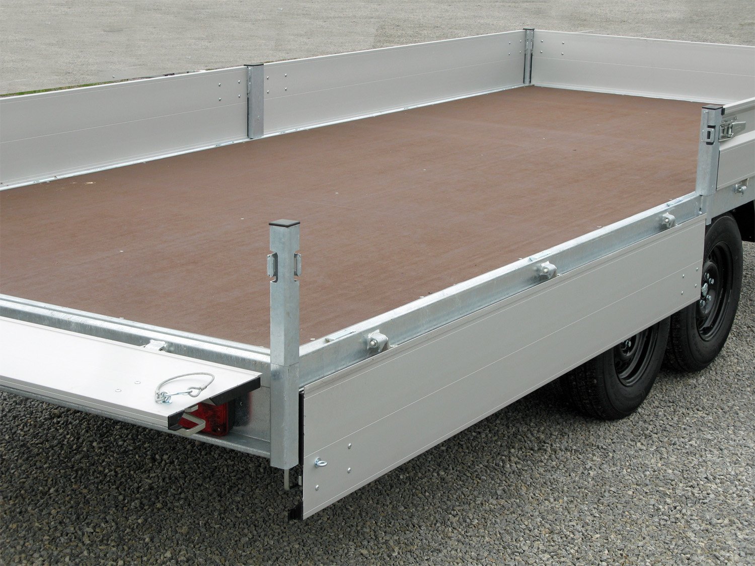 Remorque plateau Hapert Azure H-2 3500 6050 × 2000 mm avec suspension parabolique