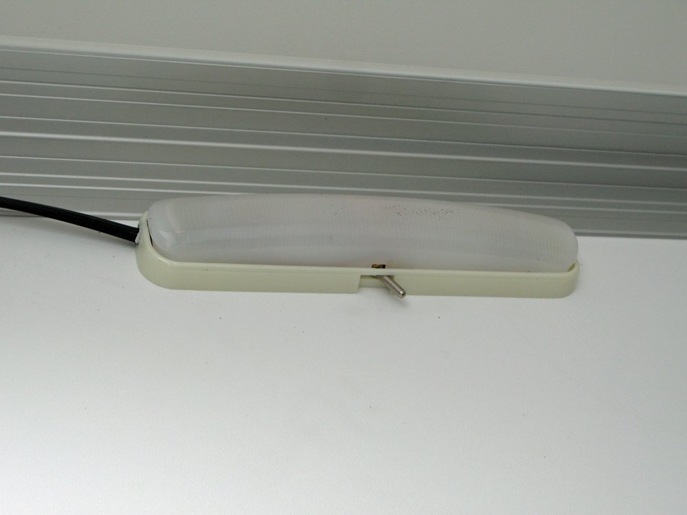 Remorque magasin Hapert Sapphire L-2 2000 avec volet de vente latéral