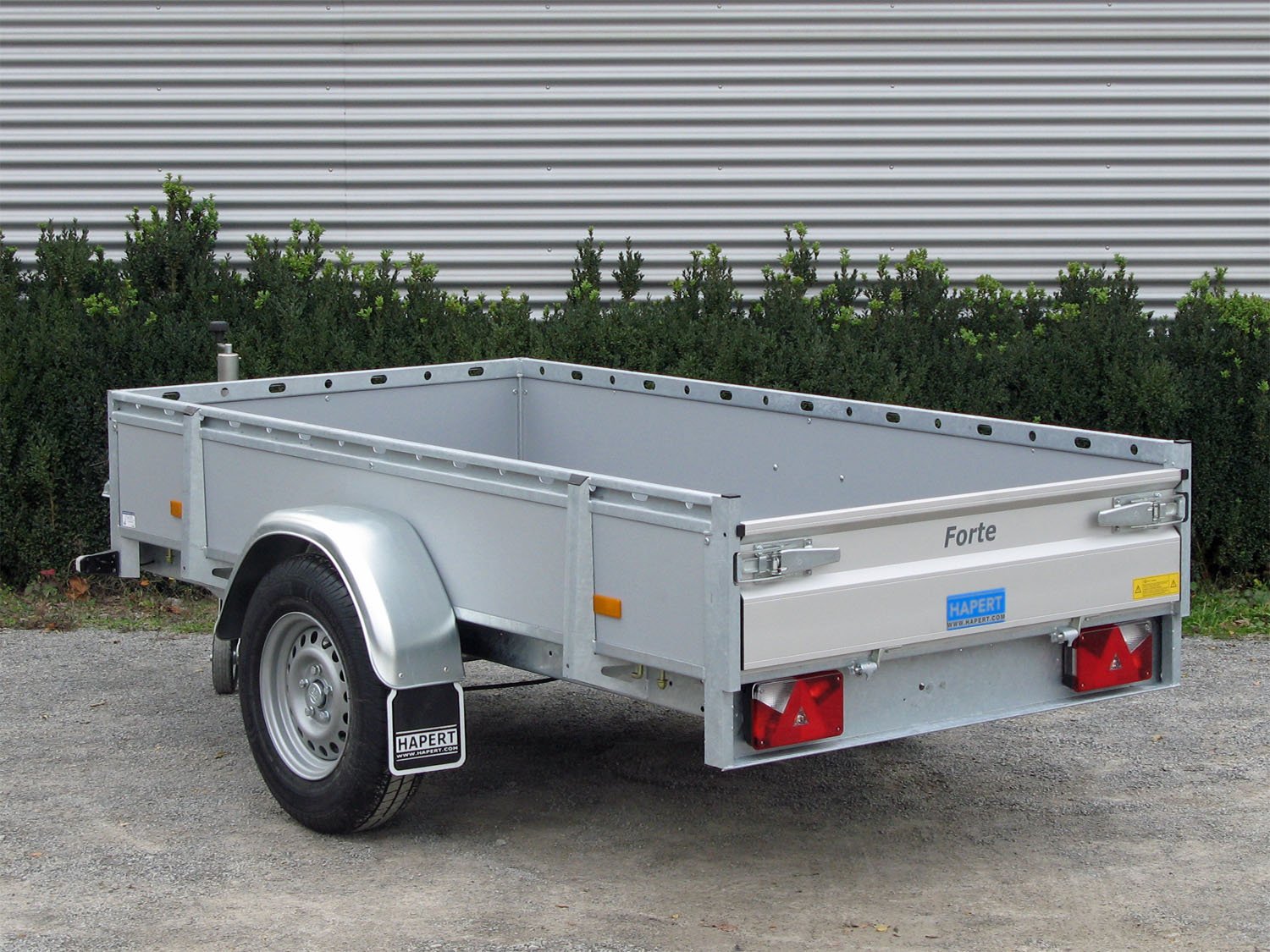 Remorque utilitaire Hapert Azure L-1 1350 kg à ridelles multiplex
