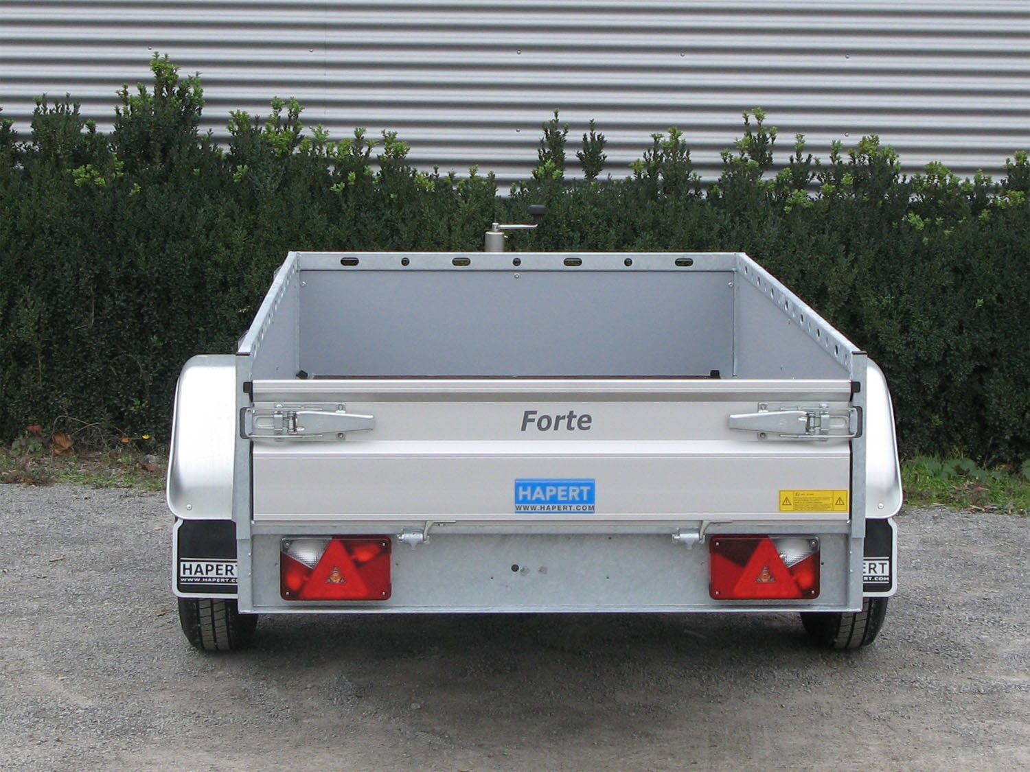 Remorque utilitaire Hapert Azure L-1 1350 kg à ridelles multiplex