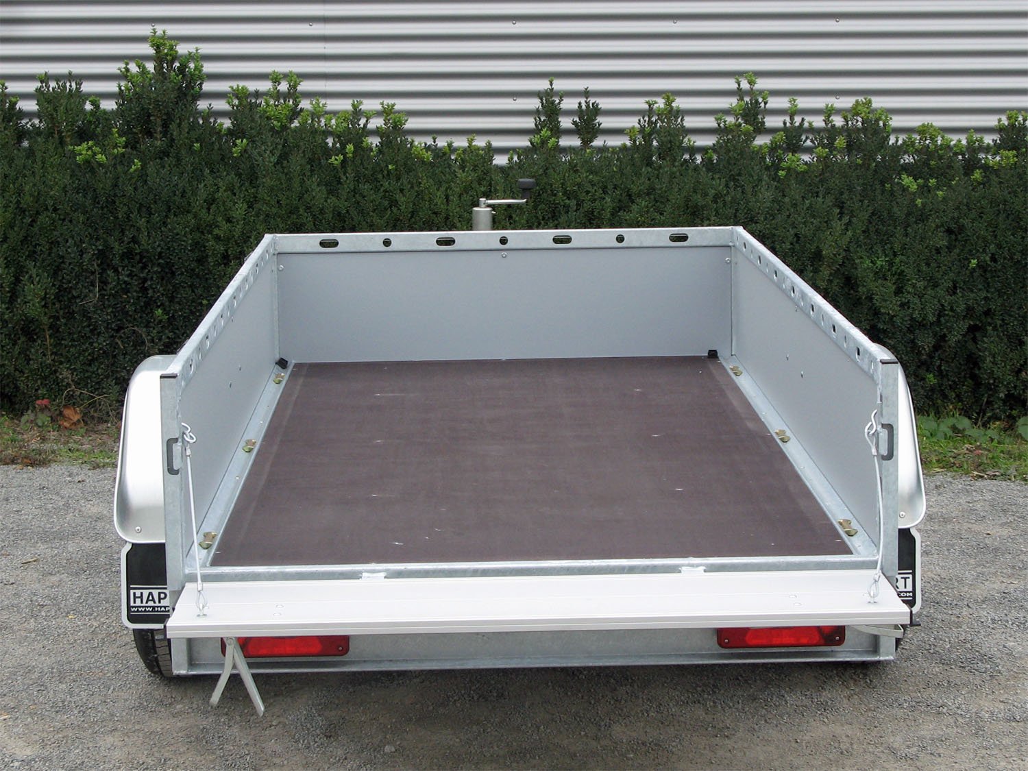 Remorque utilitaire Hapert Azure L-1 1350 kg à ridelles multiplex