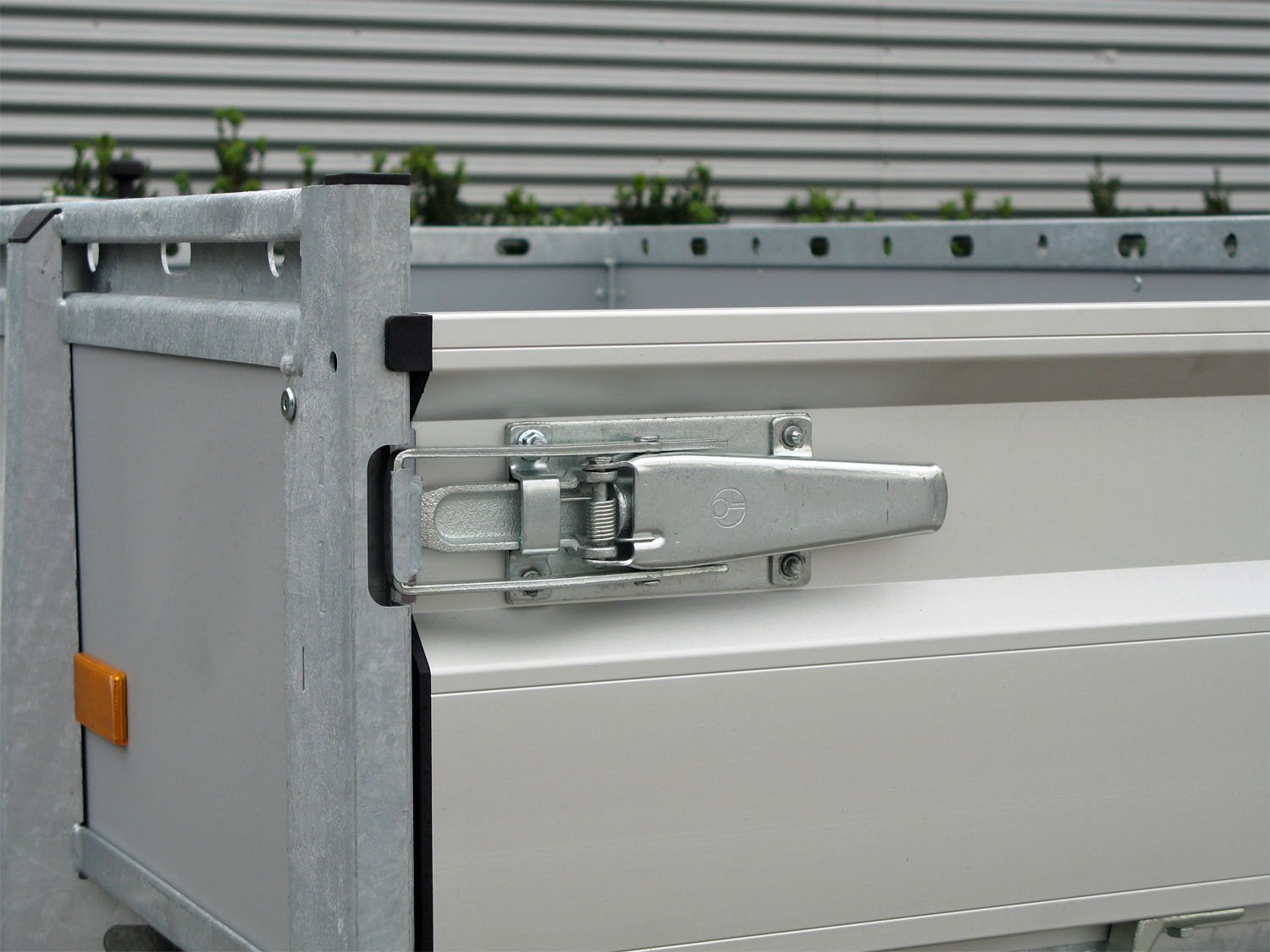 Remorque utilitaire Hapert Azure L-1 1500 kg à ridelles multiplex
