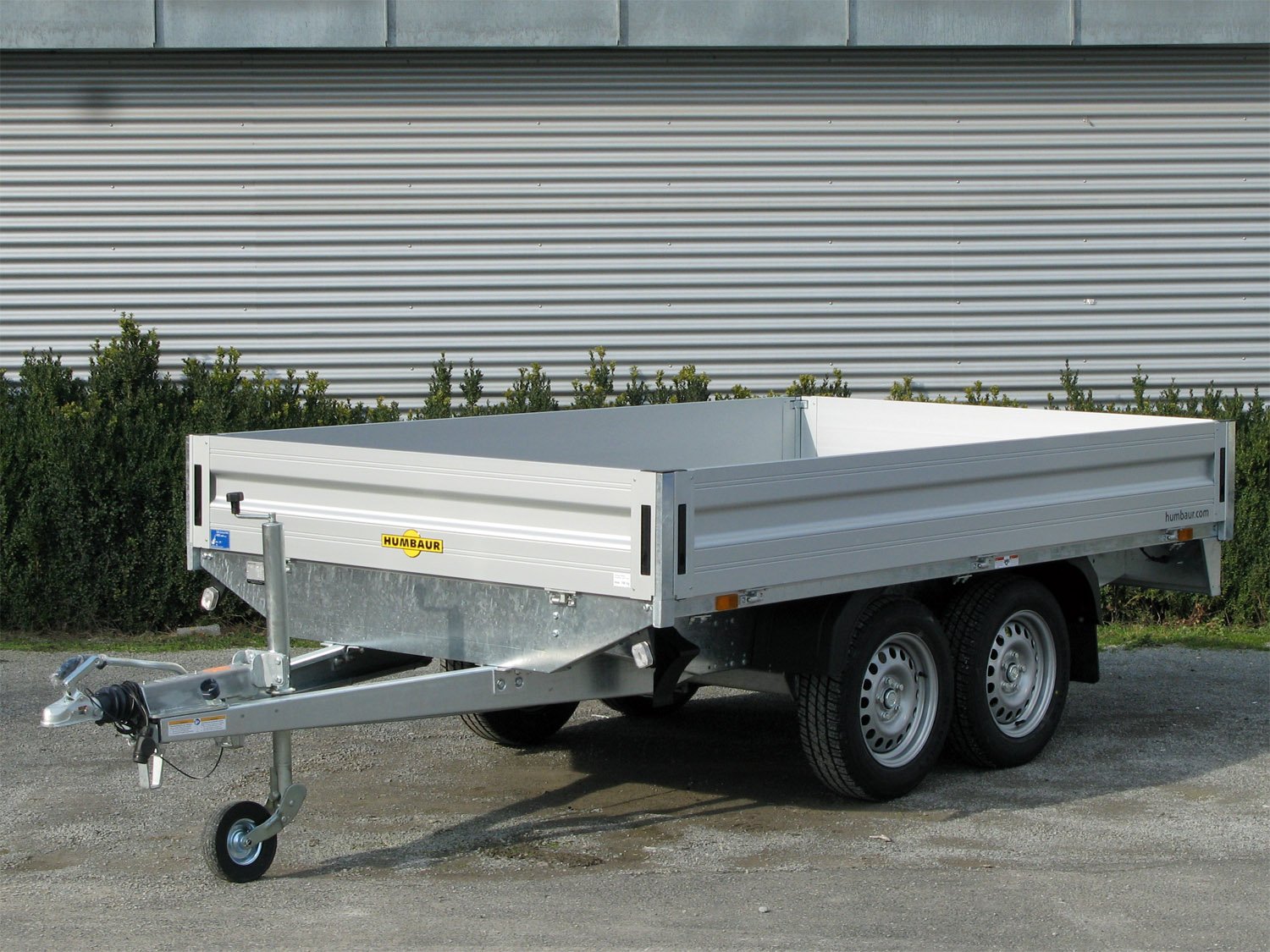 Remorque plateau Humbaur HT253121 avec 10 anneaux d’arrimage