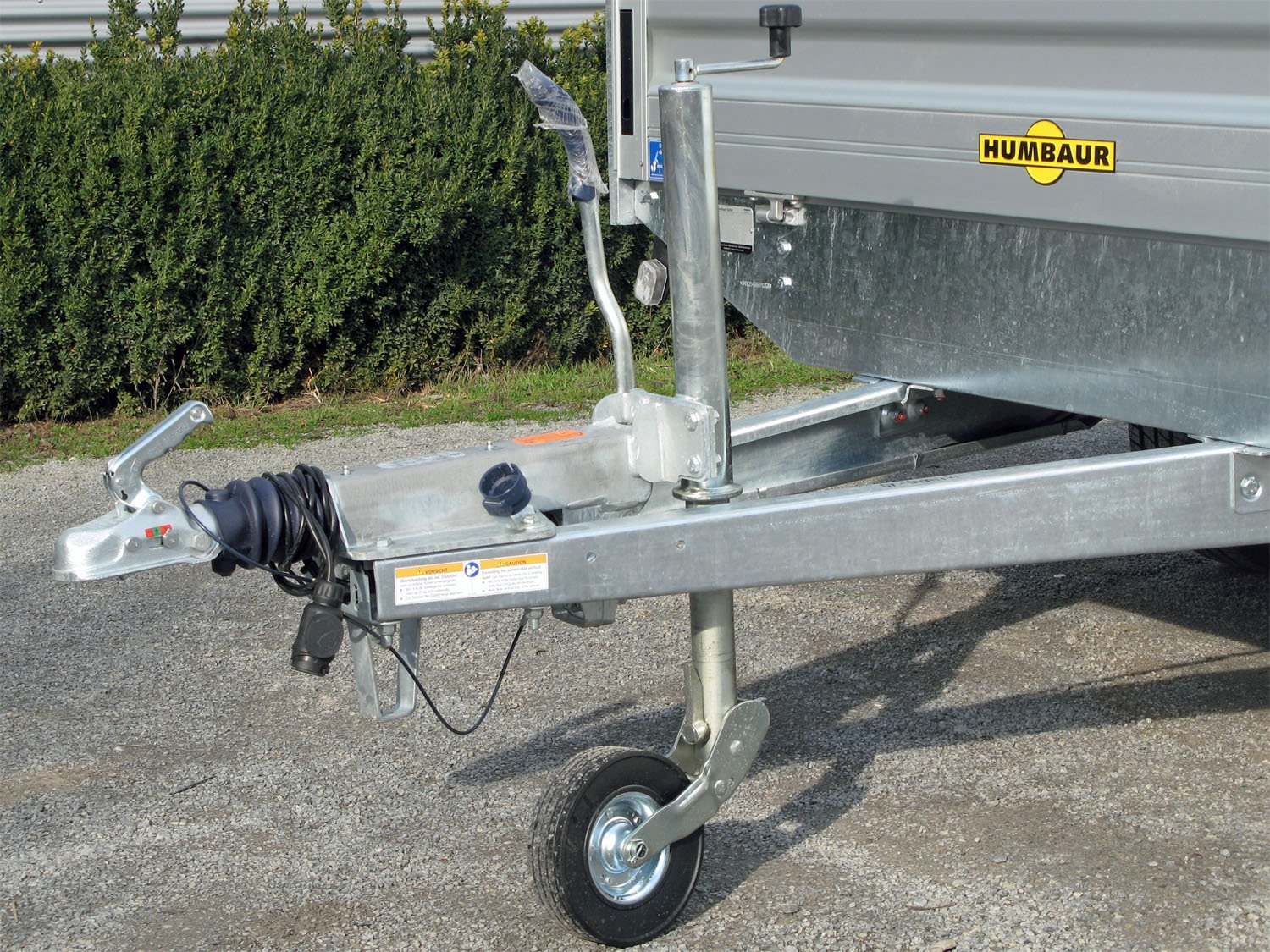 Remorque plateau Humbaur HT253121 avec 10 anneaux d’arrimage