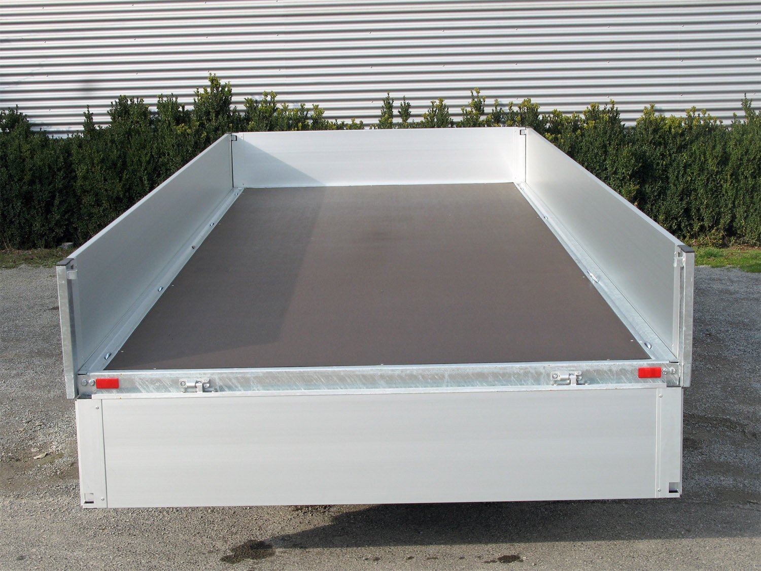 Remorque plateau Humbaur HT254118 avec 12 anneaux d’arrimage