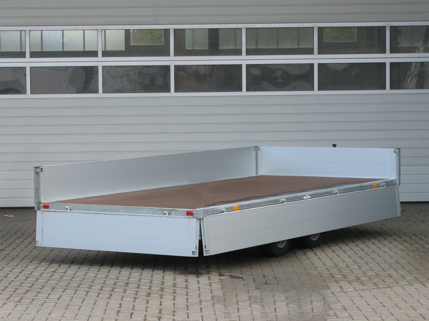 Remorque plateau Humbaur HN254118 2500 kg avec 12 anneaux d’arrimage