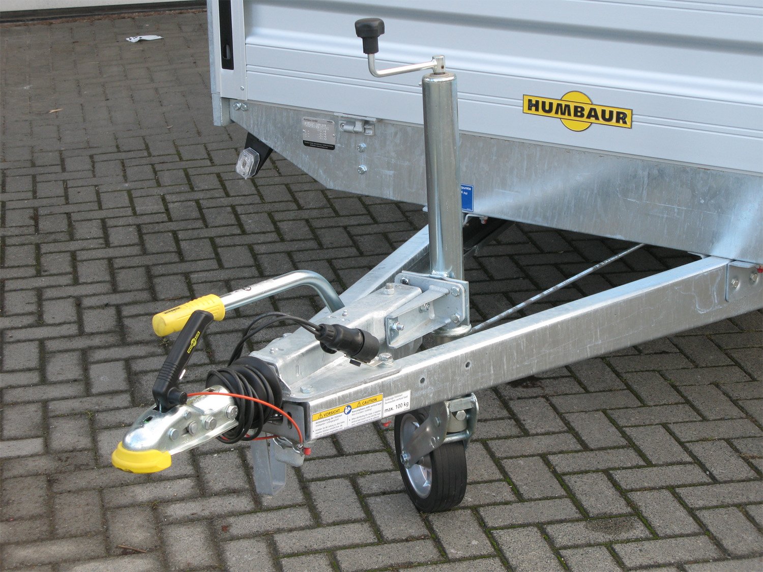 Remorque plateau Humbaur HN254118 2500 kg avec 12 anneaux d’arrimage