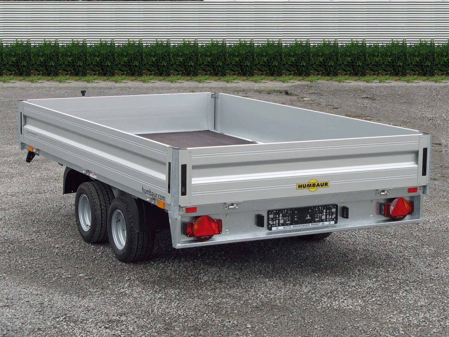 Remorque plateau Humbaur HN304121 3000 kg avec 12 anneaux d’arrimage