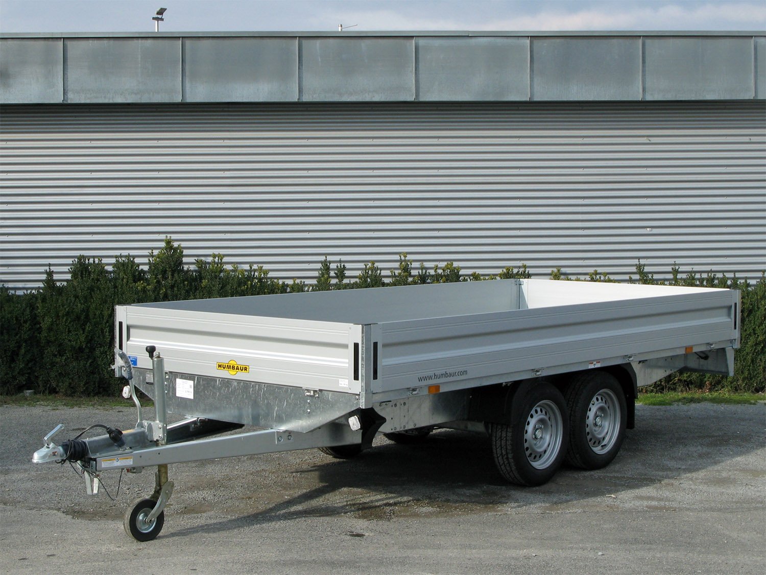 Remorque plateau Humbaur HT354121 3500 kg avec 12 anneaux d’arrimage