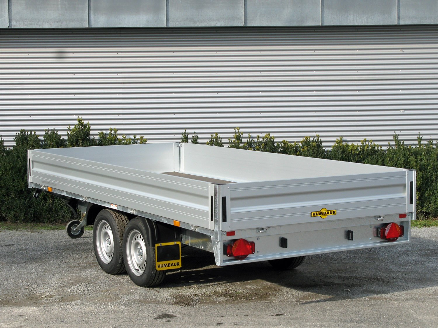 Remorque plateau Humbaur HT354121 3500 kg avec 12 anneaux d’arrimage