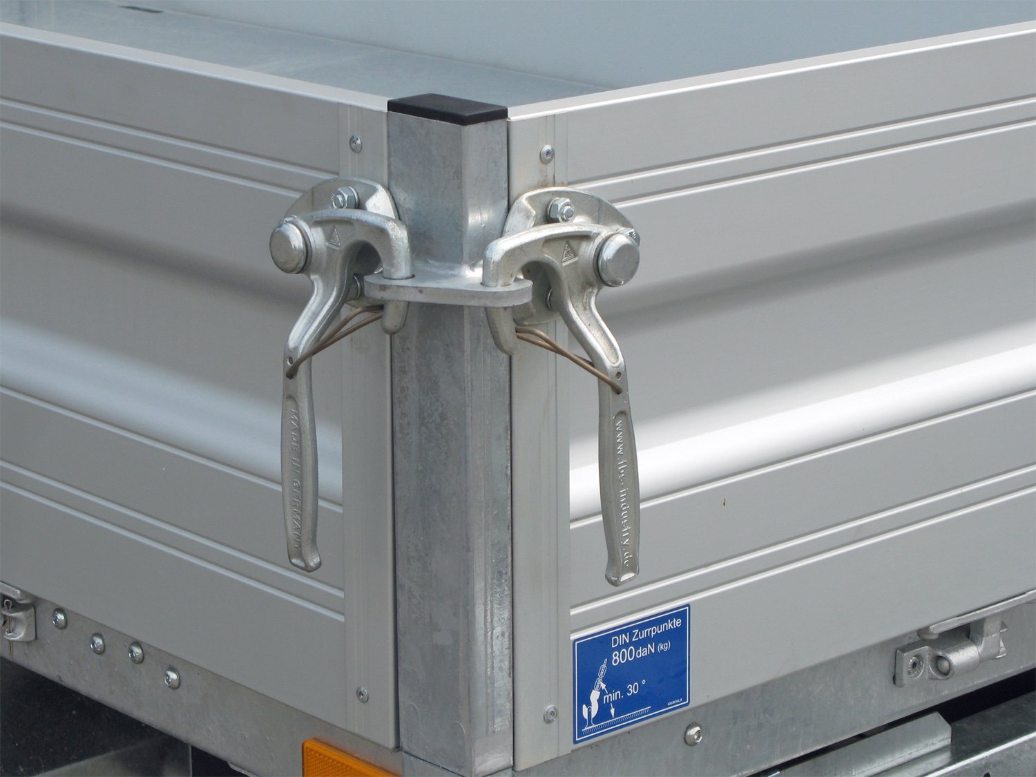 Remorque benne 3 côtés Humbaur HTK 2700.27 ALU avec pompe électrique