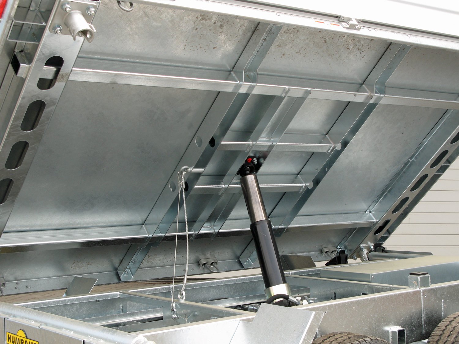 Remorque benne 3 côtés Humbaur HTK 2700.27 ALU avec pompe électrique