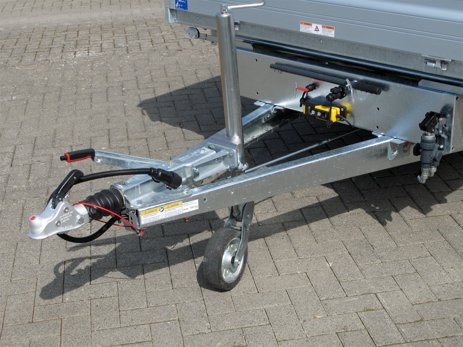 Benne trilatérale Humbaur HTK 3000.31 ALU à pompe électrique