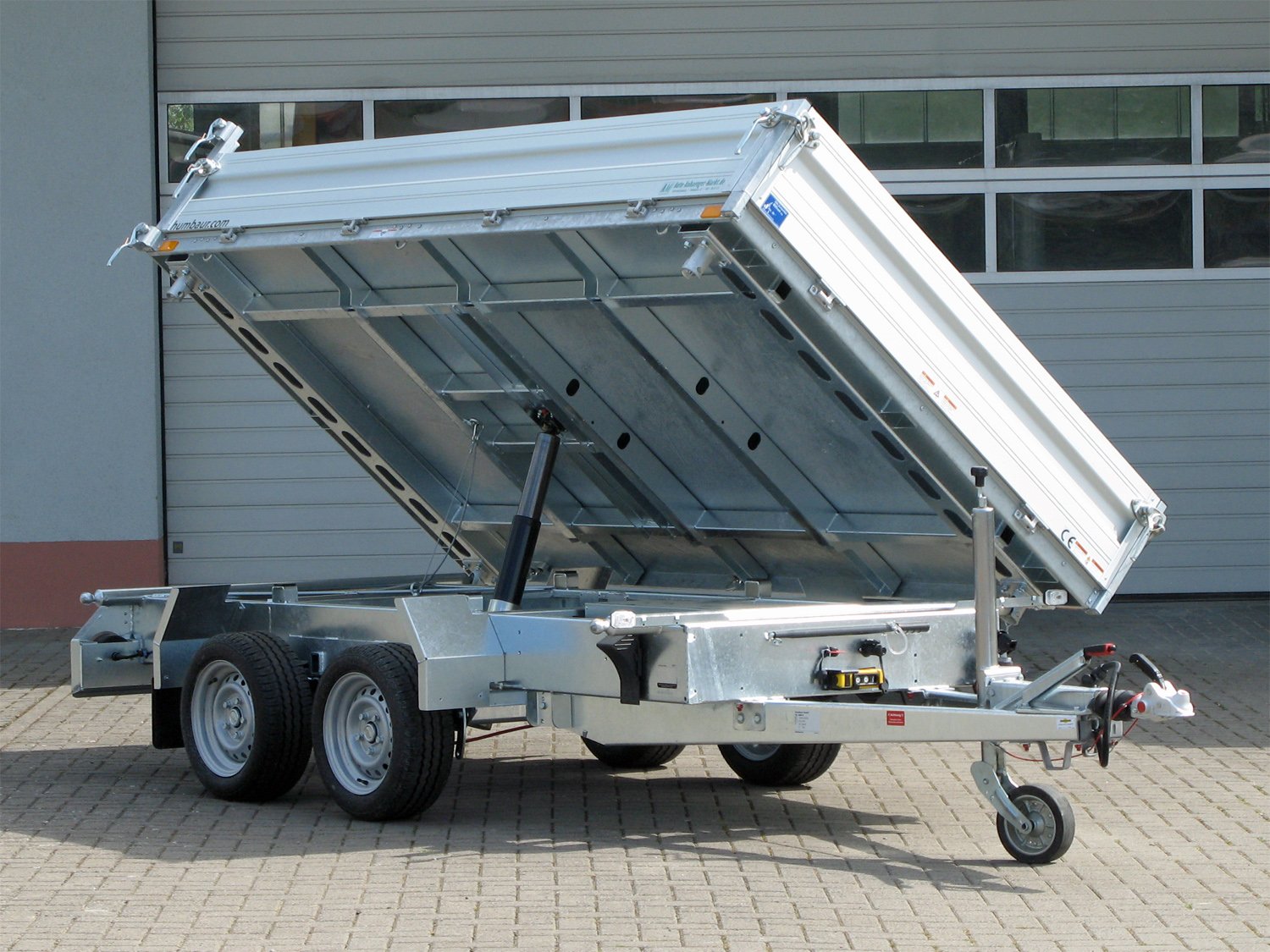 Benne trilatérale Humbaur HTK 3000.31 ALU à pompe électrique