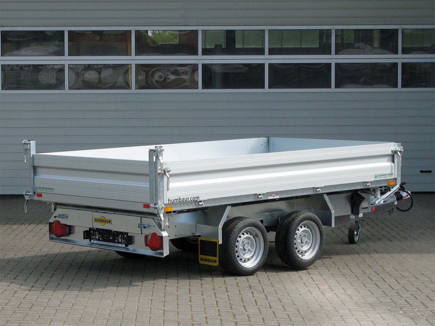 Benne trilatérale Humbaur HTK 3000.31 ALU à pompe électrique