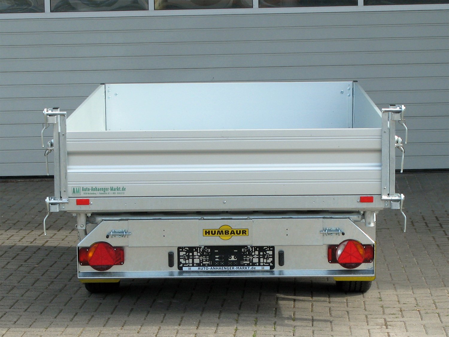 Benne trilatérale Humbaur HTK 3000.31 ALU à pompe électrique