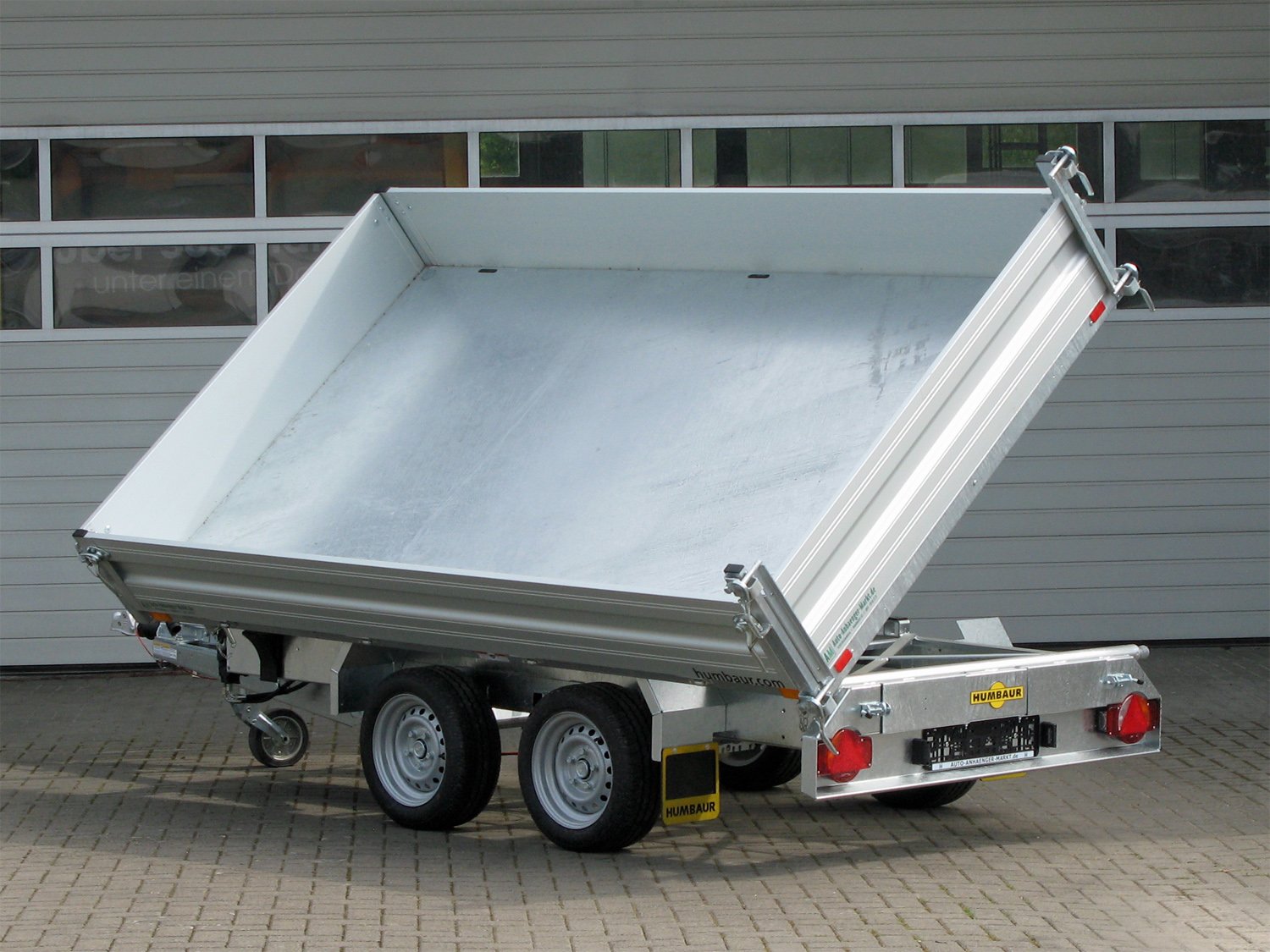 Benne trilatérale Humbaur HTK 3000.31 ALU à pompe électrique