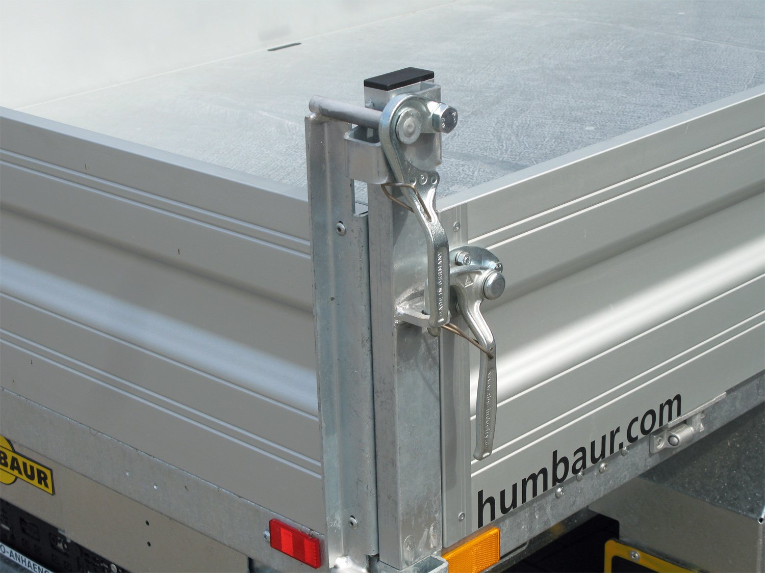 Benne trilatérale Humbaur HTK 3000.31 ALU à pompe électrique