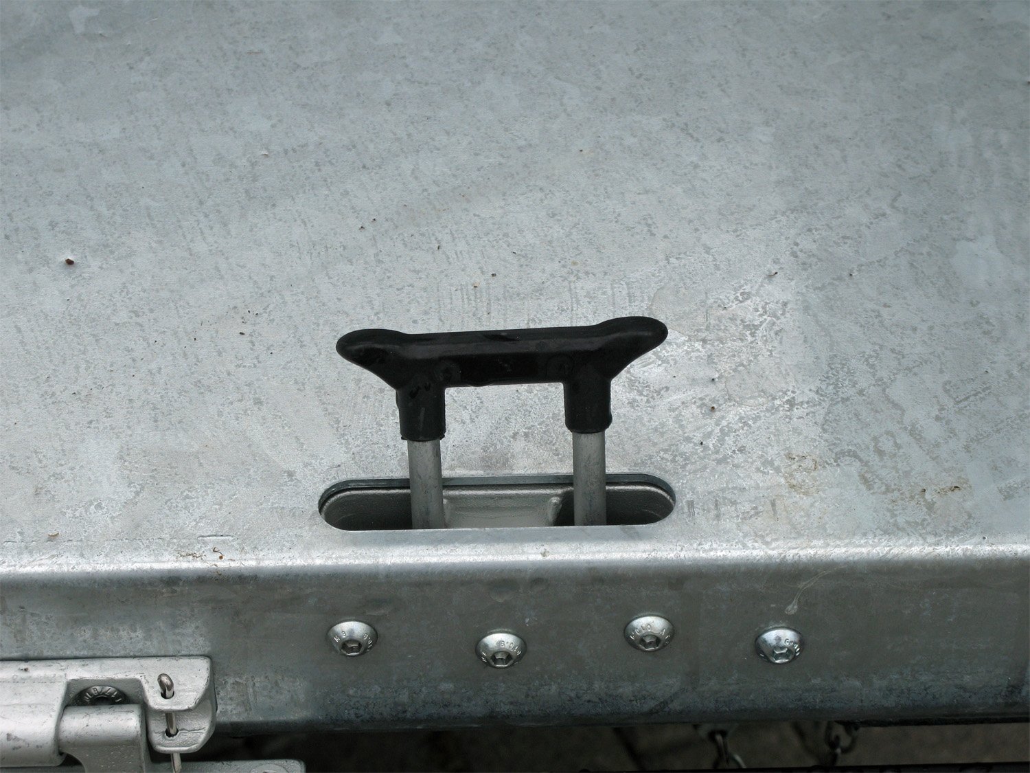 Benne trilatérale Humbaur HTK 3000.31 STAHL avec rehausse acier de 600 mm