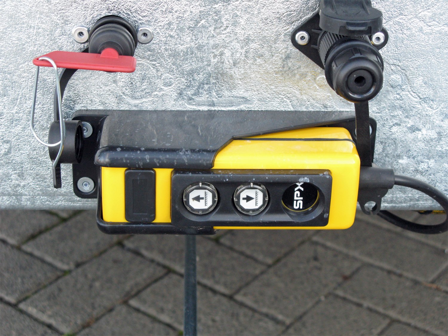 Benne trilatérale Humbaur HTK 3000.31 STAHL avec rehausse acier de 600 mm