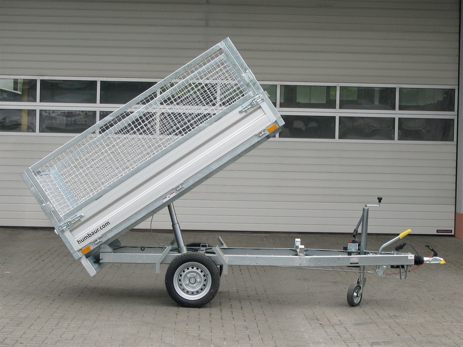 Remorque benne arrière Humbaur HUK 152314 avec rehausse grillagée et FLEXePump