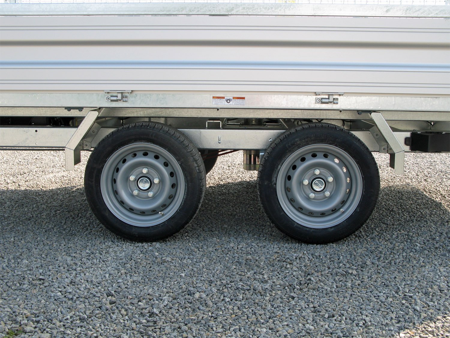 Remorque benne arrière Humbaur HUK 303117 avec pompe électrique et rehausse grillagée