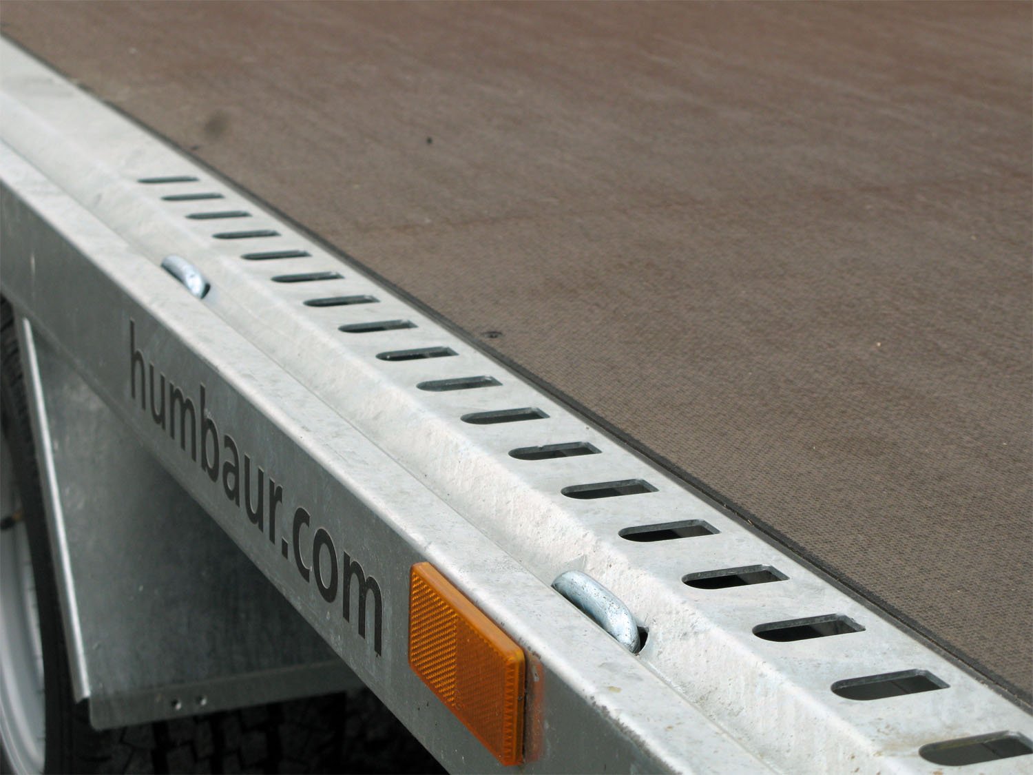 Remorque utilitaire Humbaur Universal 3000 avec treuil et rampes