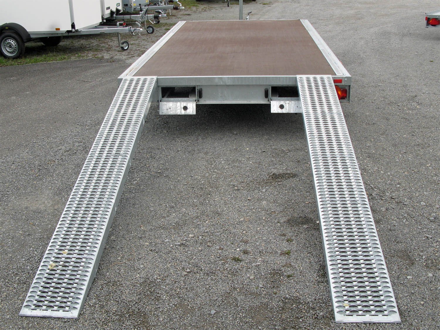 Remorque utilitaire Humbaur Universal 3000 avec treuil et rampes