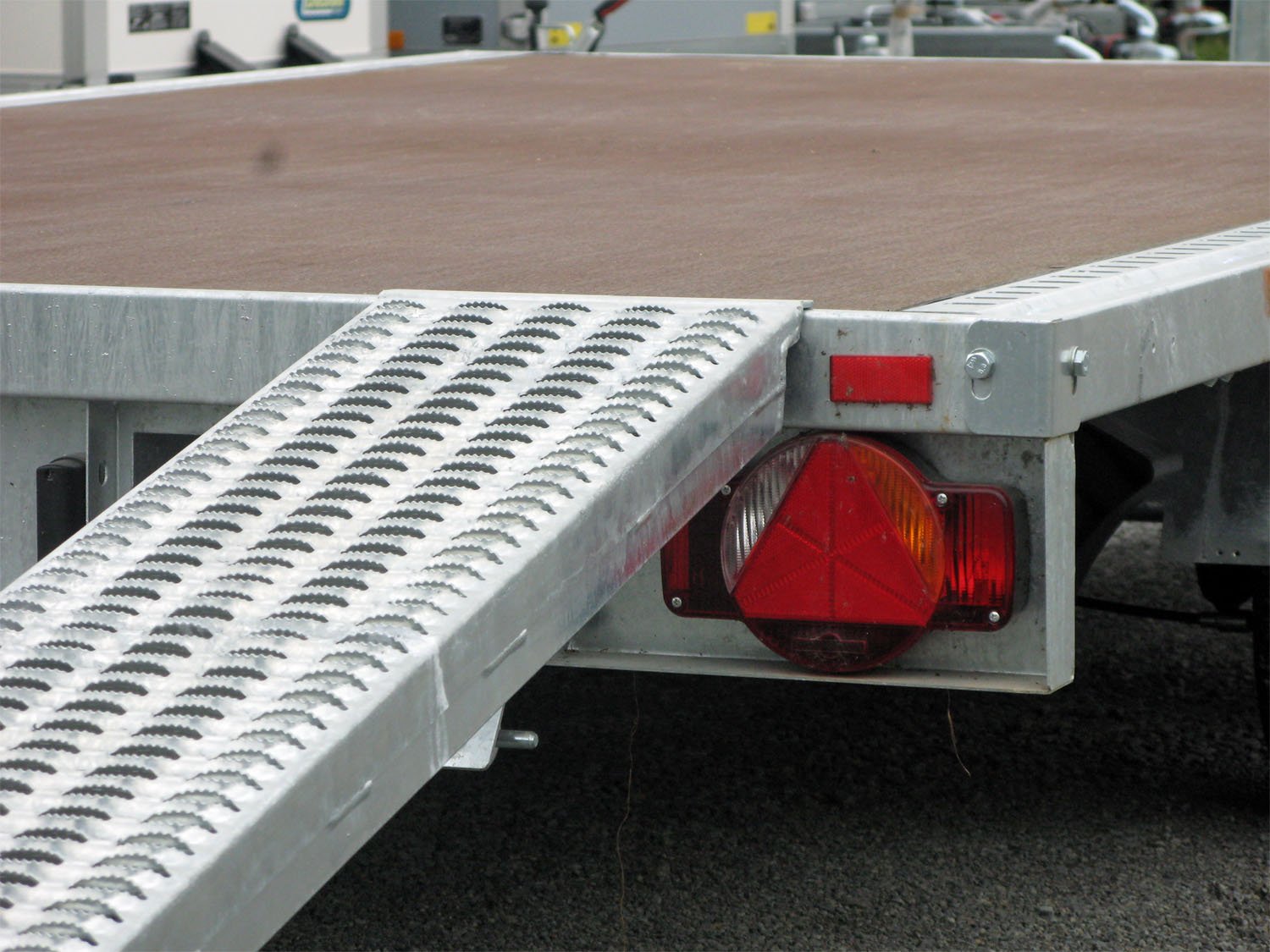Remorque utilitaire Humbaur Universal 3000 avec treuil et rampes