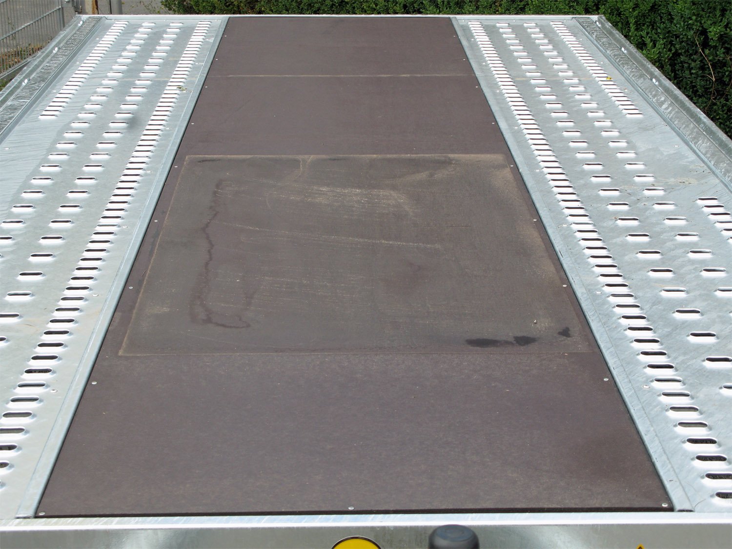 Remorque porte-voiture Humbaur MTK 354722 à plancher central fermé