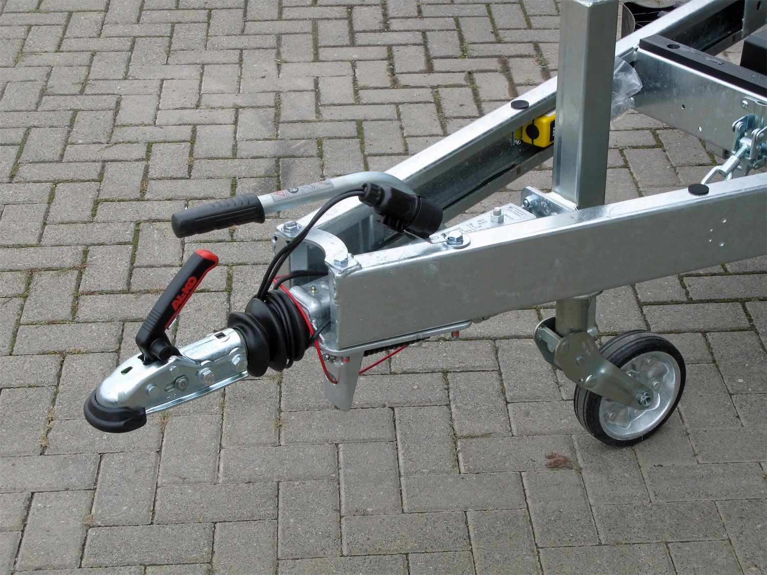Benne arrière SARIS K1 276 150 1500 1 E avec pompe électrique