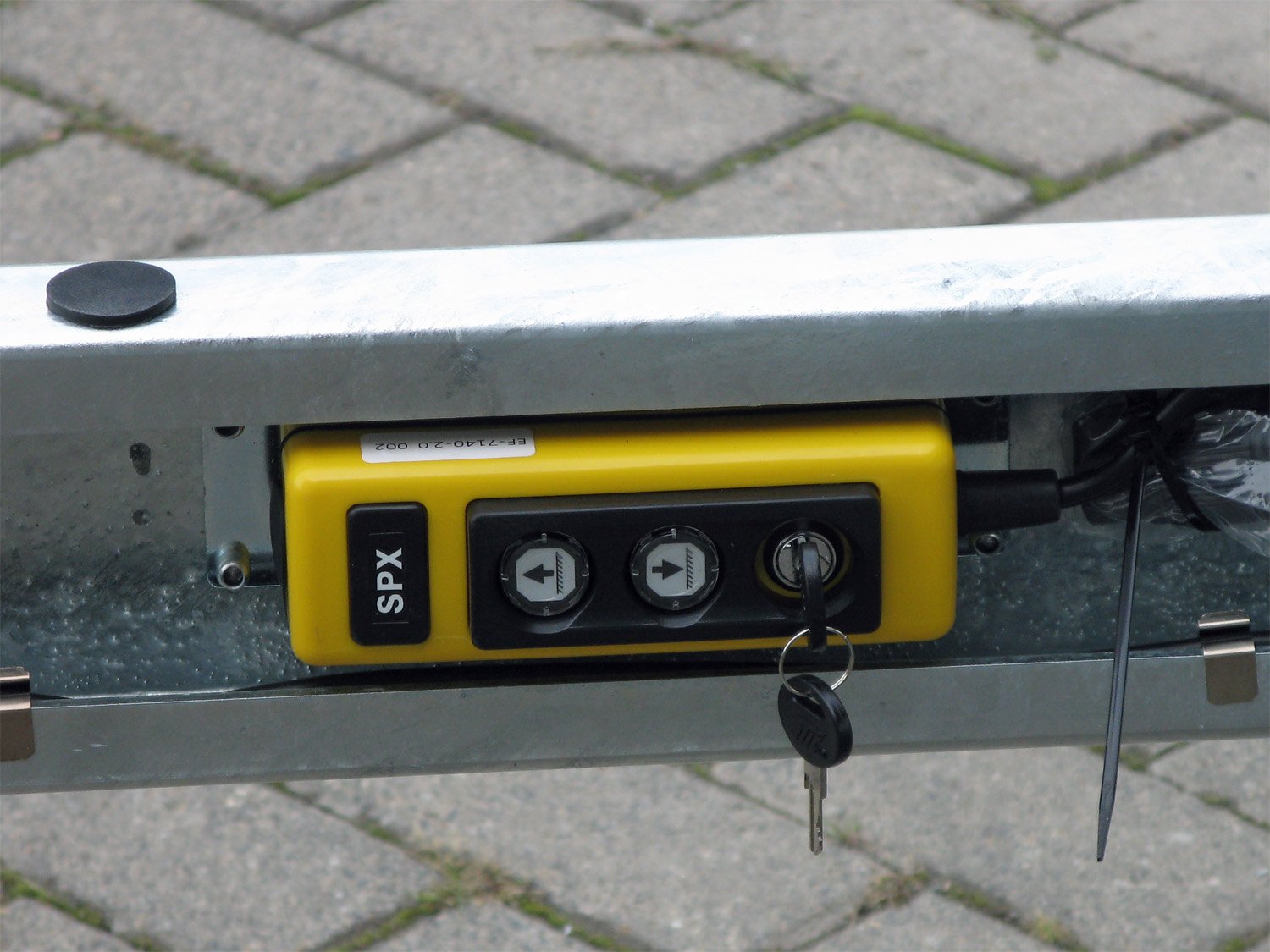 Benne arrière SARIS K1 276 150 1500 1 E avec pompe électrique