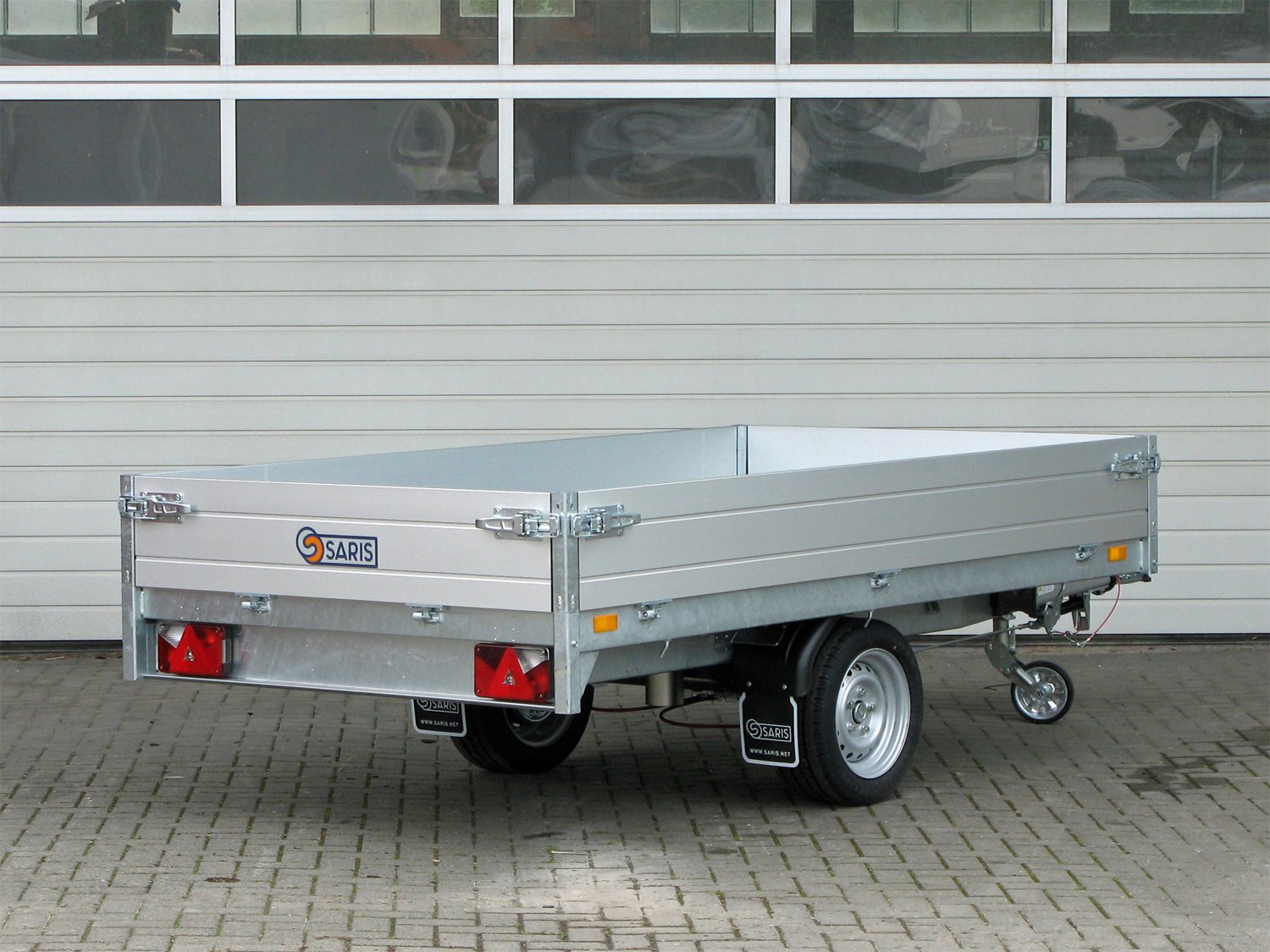 Benne arrière SARIS K1 276 150 1500 1 E avec pompe électrique