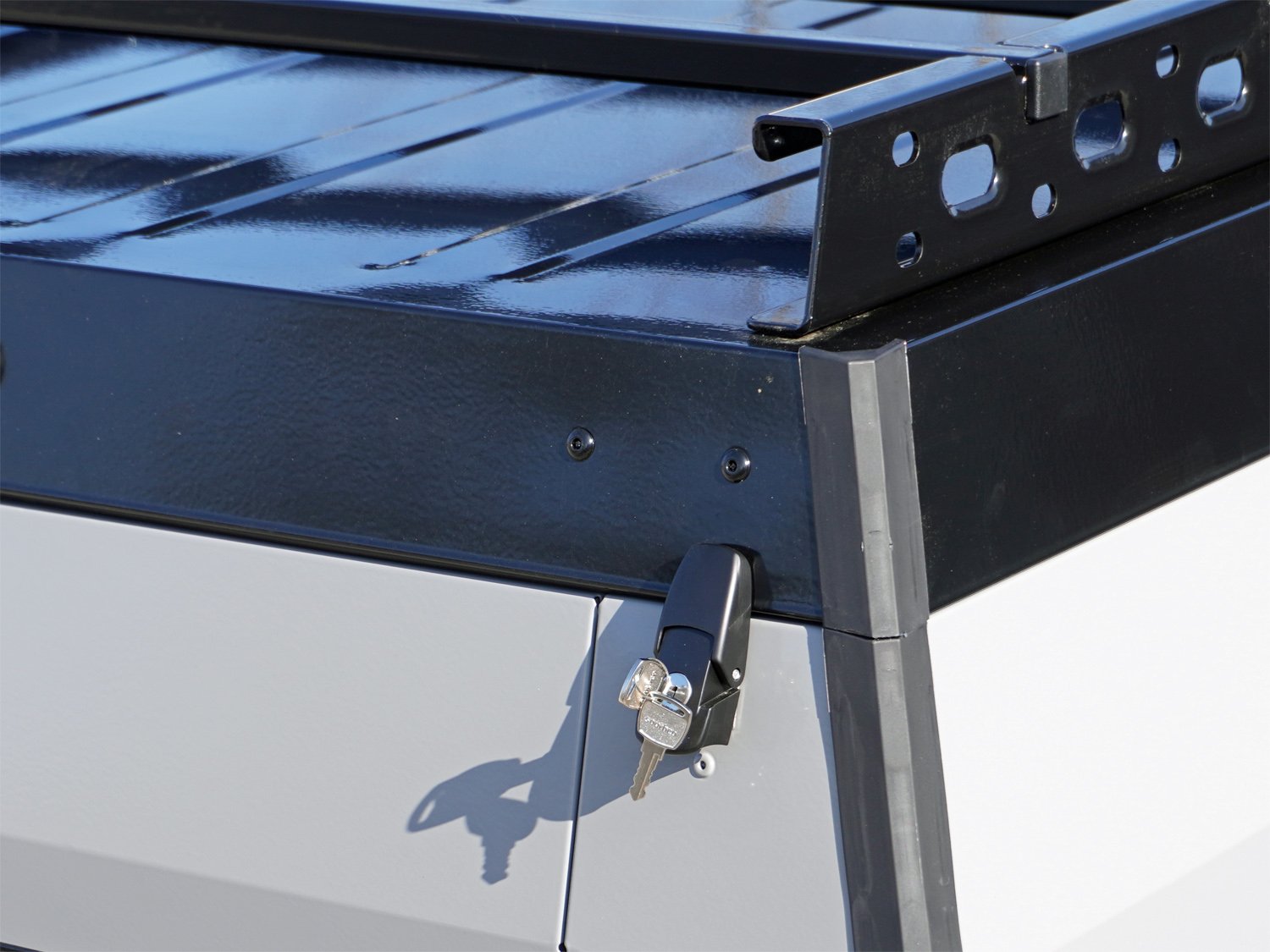 Remorque utilitaire STEMA RETRO PLUS 750 kg gris poussière avec couvercle et galerie