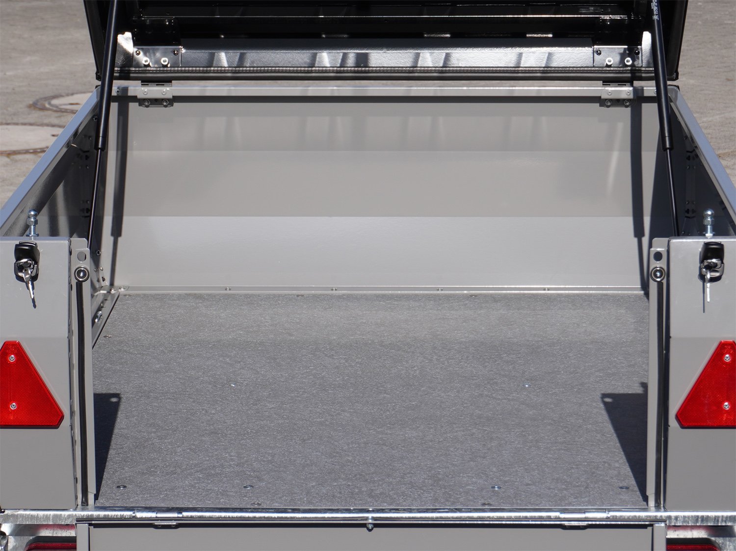 Remorque utilitaire STEMA RETRO ADVANCED 750 PLUS avec couvercle et galerie