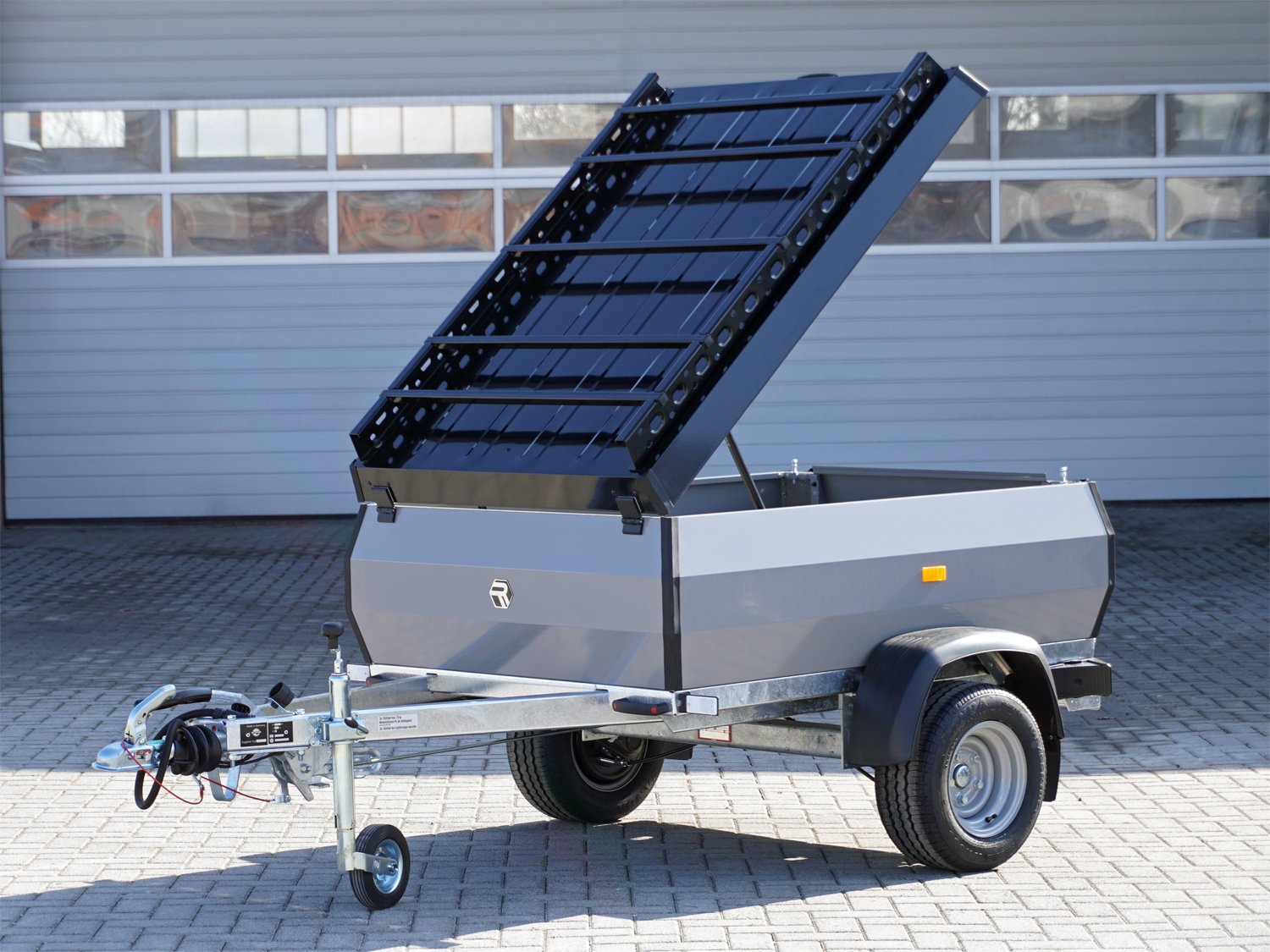 Remorque utilitaire STEMA RETRO ADVANCED 750 PLUS avec couvercle et galerie