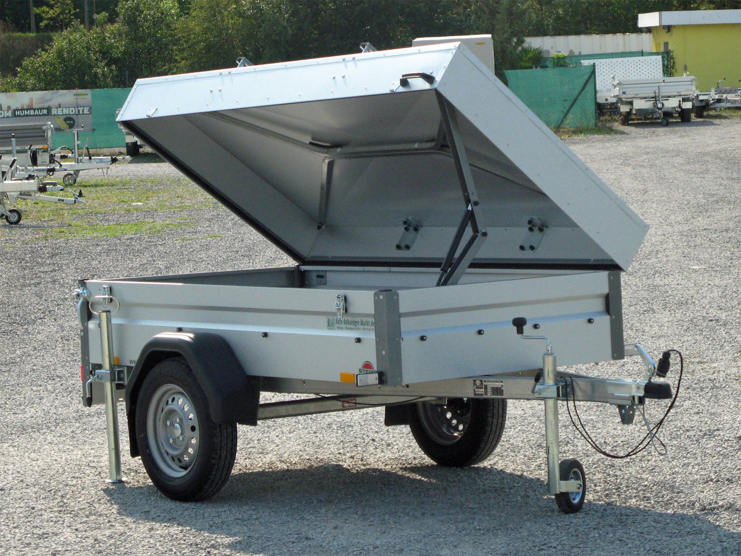Remorque utilitaire STEMA ST O1 7.5-25-13.1 750 kg avec couvercle verrouillable