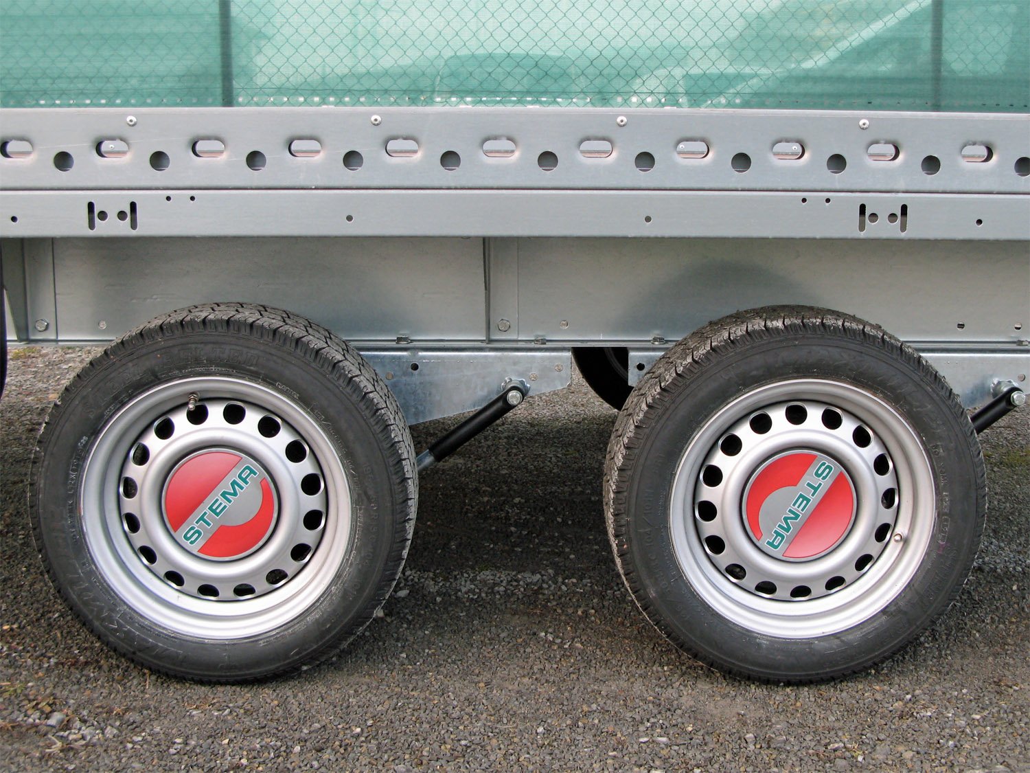 Remorque porte-voiture STEMA Carrier XL SHA O2 35-40-20.2 avec rampes