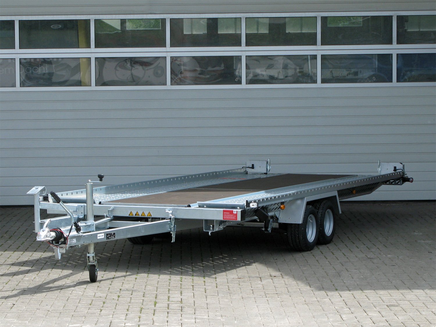 Remorque porte-voiture STEMA ATOUR Grande ATH 30-49-21.2 avec plancher central et support de treuil 100 km/h