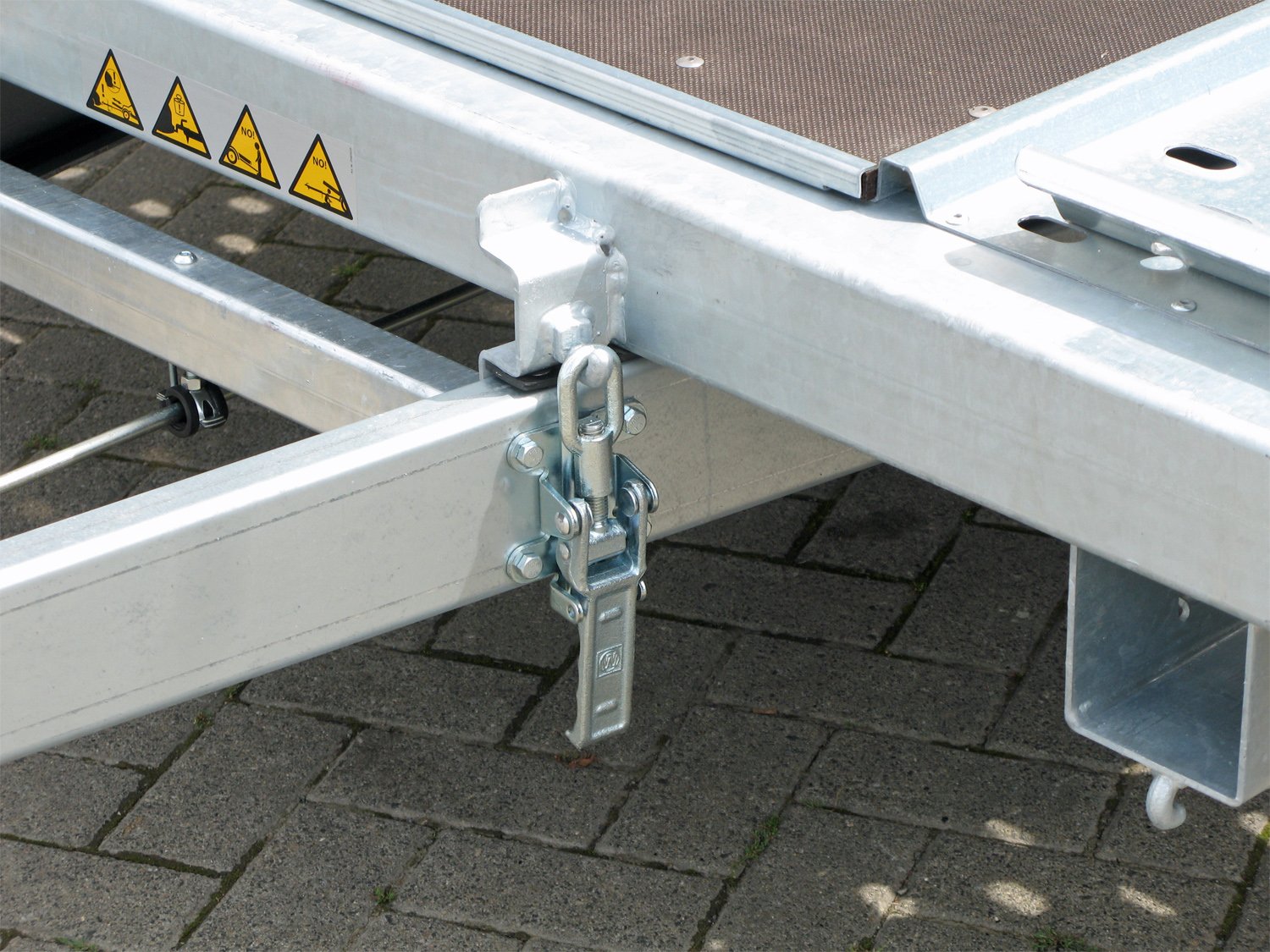 Remorque porte-voiture STEMA ATOUR Grande ATH 30-49-21.2 avec plancher central et support de treuil 100 km/h