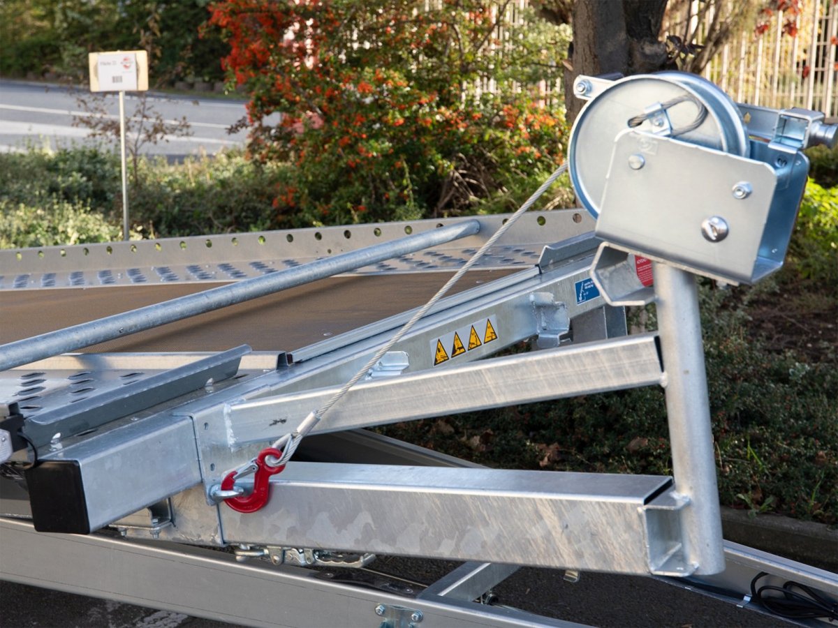 Remorque porte-voiture STEMA ATOUR Grande ATH 30-49-21.2 avec plancher central et support de treuil 100 km/h