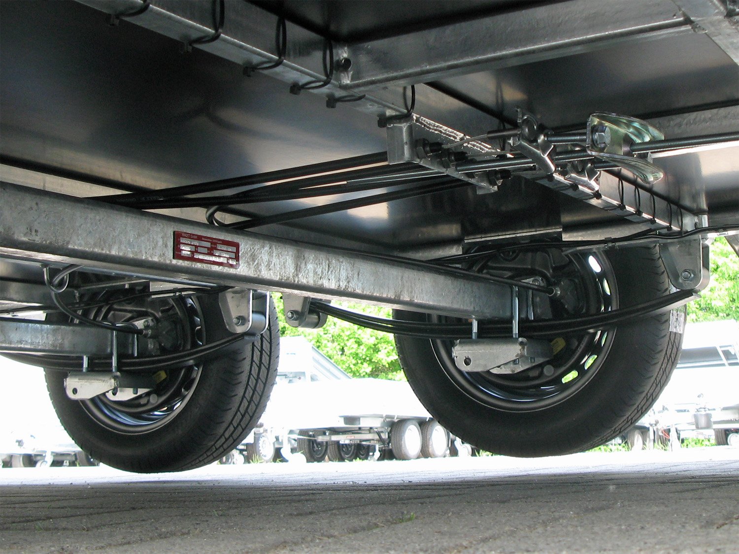 Remorque porte-engins Variant 3516 B3 avec suspension parabolique et hauteur 29 cm