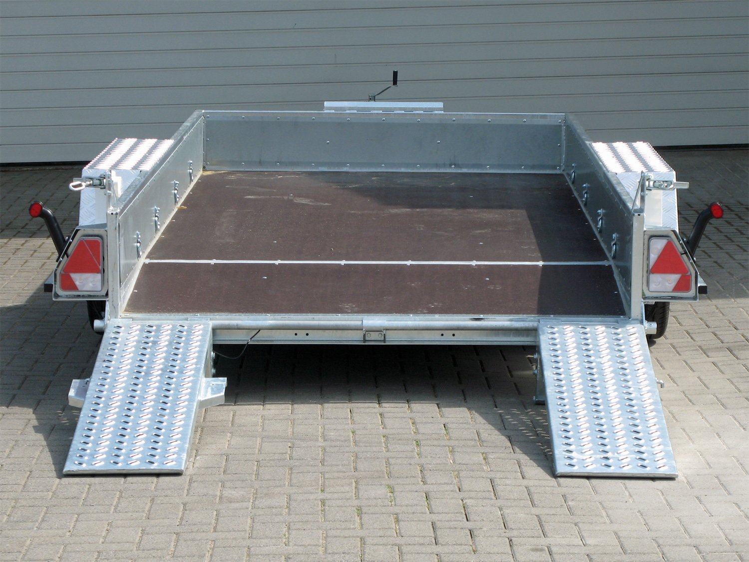 Remorque porte-engins Variant 3516 B3 avec suspension parabolique et hauteur 29 cm