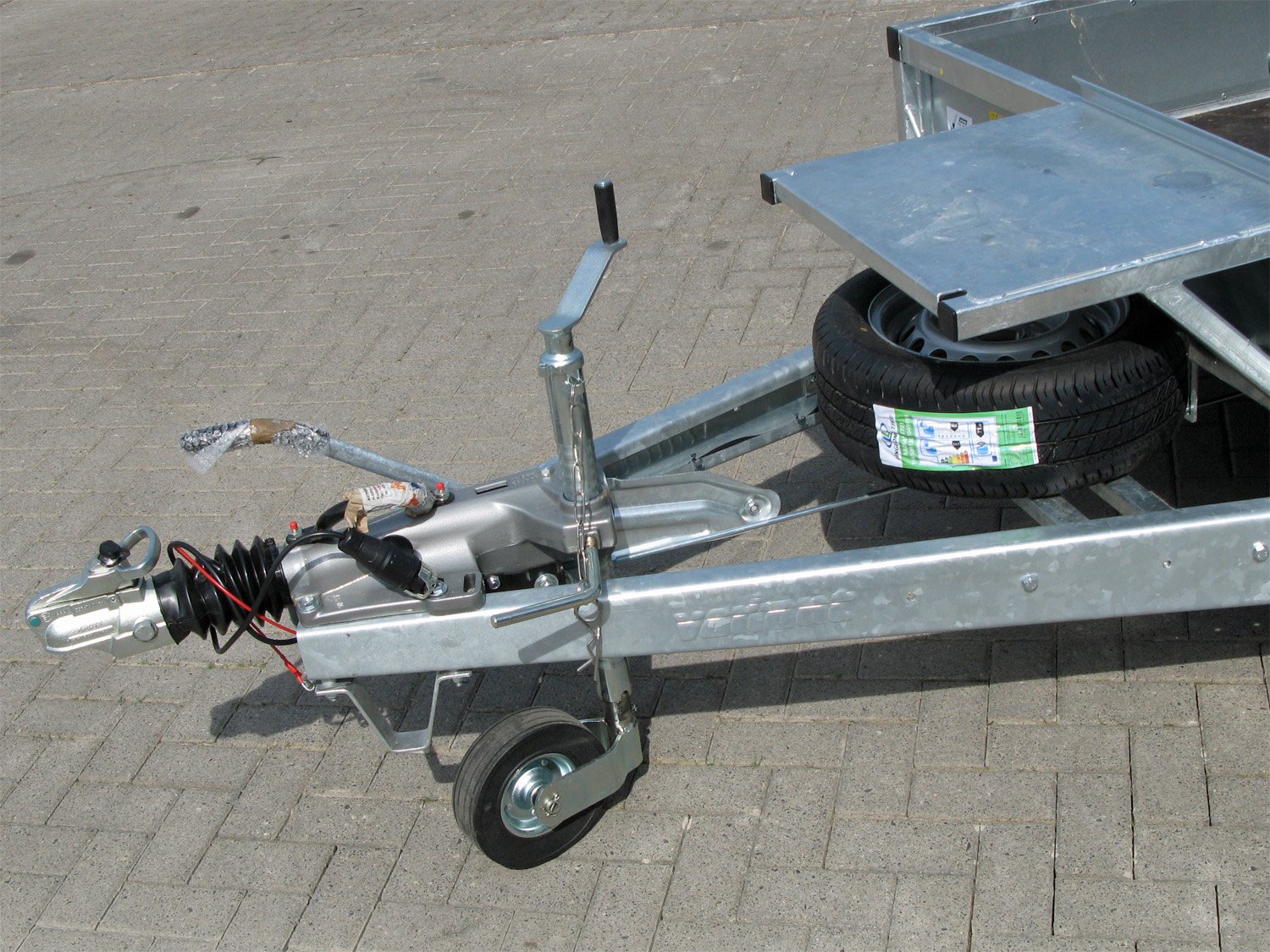Remorque porte-engins Variant 3516 B3 avec suspension parabolique et hauteur 29 cm