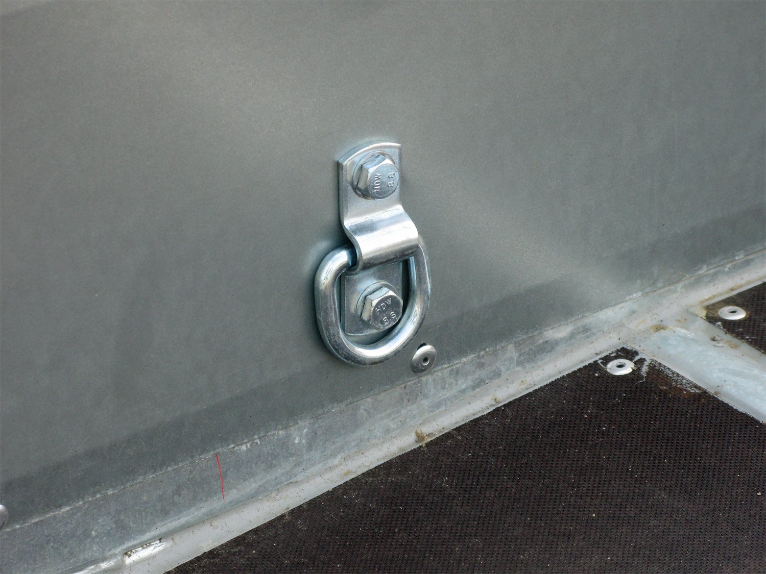 Remorque porte-engins Variant 3516 B3 avec suspension parabolique et hauteur 29 cm