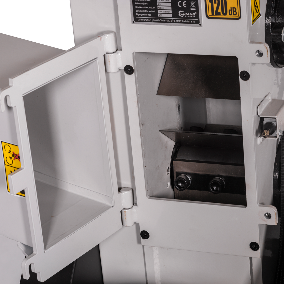 Broyeur de bois LUMAG RAMBO-HM200 moteur essence 9 kW